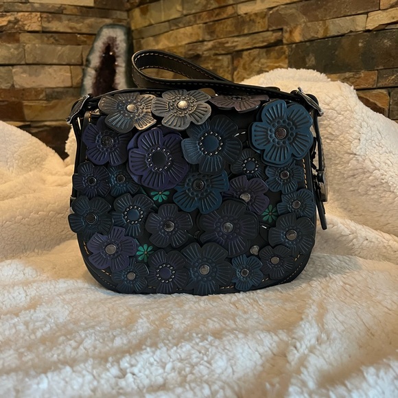 Coach Leather Saddle Bag 23 with Tea Rose - Picture 2 of 9